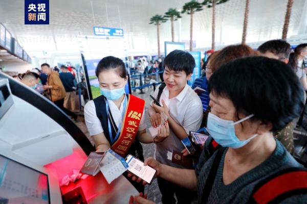 直飞迪拜!武汉天河机场正式启动国际通程航班业务 直飞迪拜!武汉天河机场正式启动国际通程航班业务