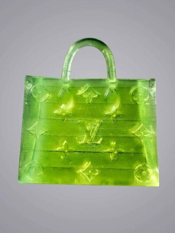 63750美元!“比盐粒还小”的微型手提包拍卖成交 63750美元!“比盐粒还小”的微型手提包拍卖成交