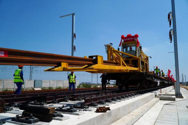 潍烟高铁全线开始铺轨