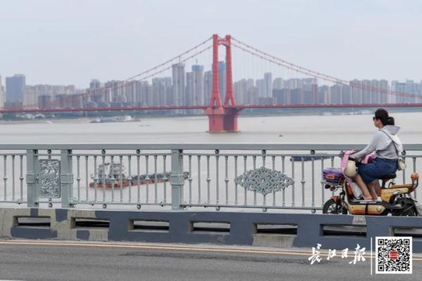 武汉长江大桥换新装了