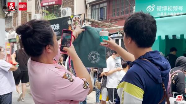 上海一个帆布袋被炒到700元？咖啡纸杯110元？LV联名活动将提前结束！