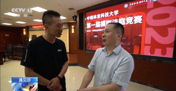 还记得那个为克服口吃在公交车上演讲的少年吗？看他如何一步步突破自己