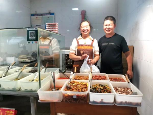 通知火了!凉菜摊打折庆祝女儿考上理想大学 通知火了!凉菜摊打折庆祝女儿考上理想大学