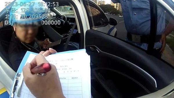 杭州外卖小哥接到一个订单，立马报警！