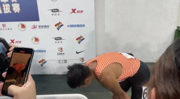 包揽100米和200米冠军，谢震业累趴了