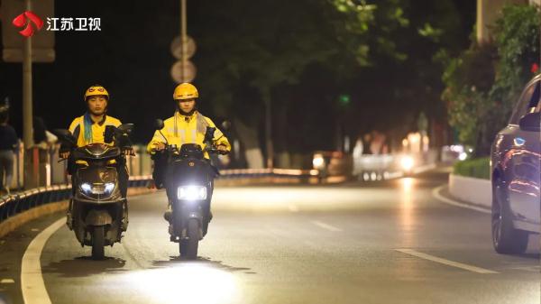 《子夜外卖》：90后外卖员带你破解城市密码