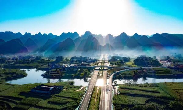 贺巴高速今日通车!连接7市14县,经过南宁马山县 贺巴高速今日通车!连接7市14县,经过南宁马山县