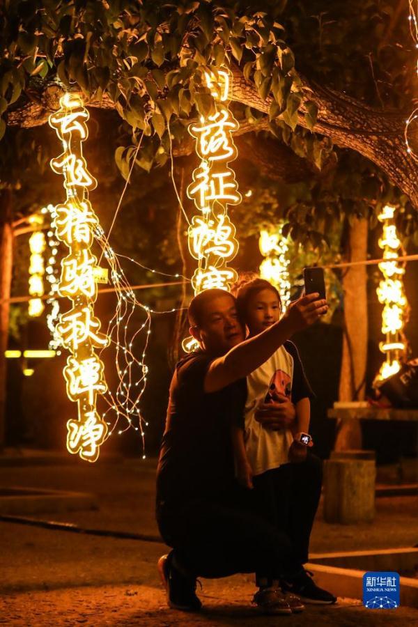 夏日避暑 夜赏长城
