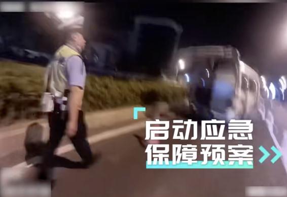 凌晨1点40分，厦门石鼓山立交桥突发紧急一幕！