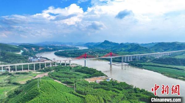 世界最大跨径公路预应力混凝土部分斜拉桥——培森柳江特大桥建成通车 世界最大跨径公路预应力混凝土部分斜拉桥——培森柳江特大桥建成通车