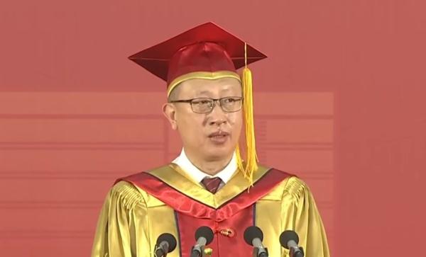 毕业典礼上，国科大校长说着说着就哭了