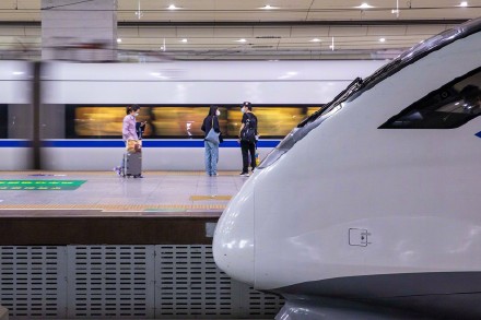 7月1日起广州南站列车开行有变化 部分热门方向列车由8节车厢调整为16节