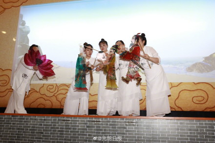 用多媒体艺术演绎非遗皮影剧 用多媒体艺术演绎非遗皮影剧