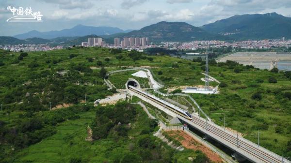 450公里时速高铁来了！