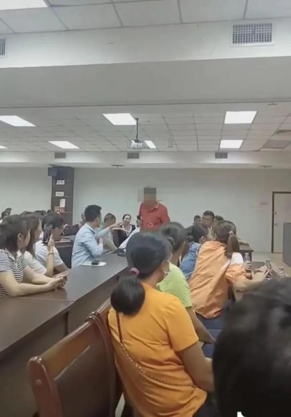 一学校突然倒闭?当地人社局回应 一学校突然倒闭?当地人社局回应