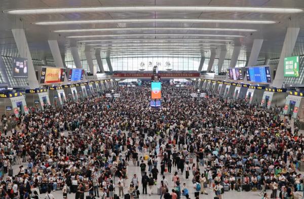 暑运今天开始！长三角铁路预计发送旅客1.5亿人次以上，机场日均客流量32万人次