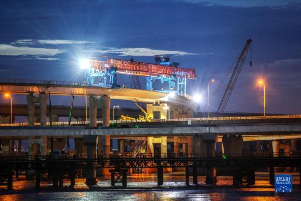 杭甬复线宁波一期滨海互通顺利跨越金塘大桥