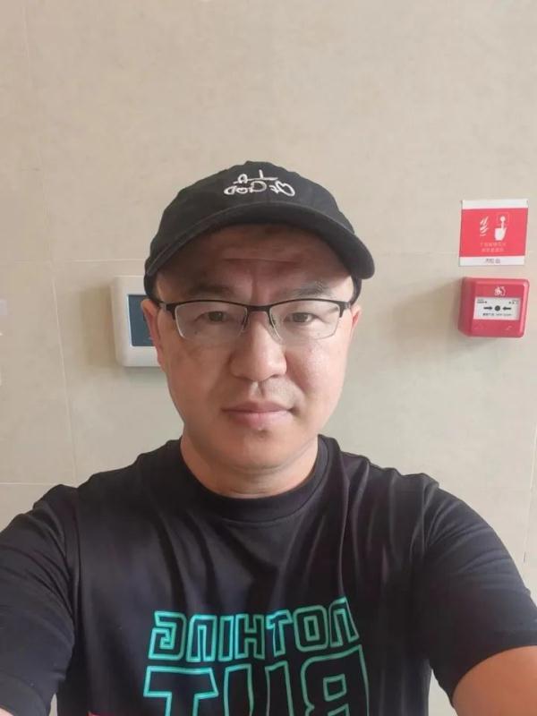 外卖小哥立功！全网爆赞：必须奖励！