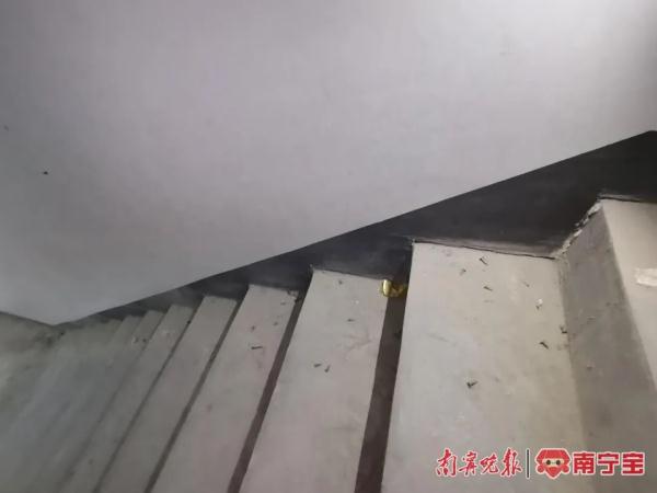 交房一年小区设施未完善，业主发愁拒交物业费被断水