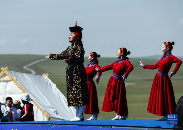 第二届内蒙古呼伦贝尔大草原文化旅游节开幕