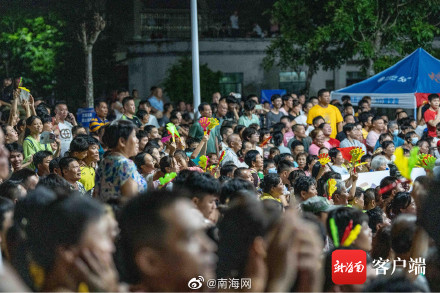 海南“村VA”首战开打 现场实力演绎人山人海 海南“村VA”首战开打 现场实力演绎人山人海