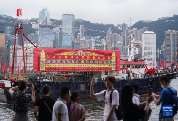 香港渔船维港巡游 庆祝回归祖国26周年 香港渔船维港巡游 庆祝回归祖国26周年