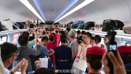 复兴号驶上青藏铁路