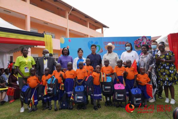 “中非携手暖童心”关爱非洲孤儿健康活动在乌干达举行