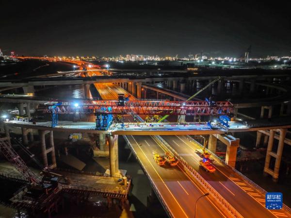 杭甬复线宁波一期滨海互通顺利跨越金塘大桥