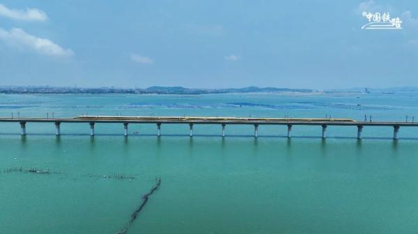 450公里时速高铁来了！