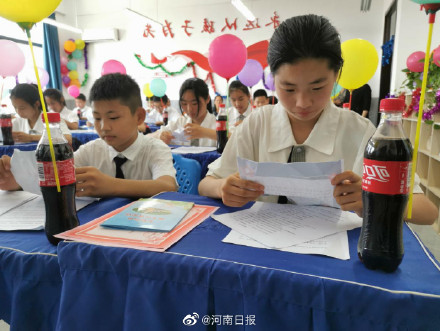 小学班主任手写30封告别信惹哭孩子们