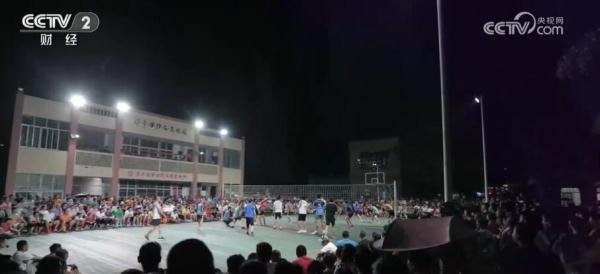 民间排球点燃群众参与热情 “村排”火爆带动海南旅游 民间排球点燃群众参与热情 “村排”火爆带动海南旅游