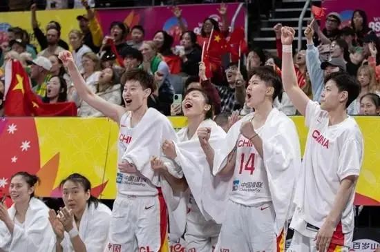 夺冠!中国女篮赢了! 夺冠!中国女篮赢了!