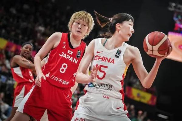 战胜日本队！中国女篮，逆转夺冠！