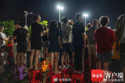 光脚扣杀、板凳打球……海南“村排”火了! 光脚扣杀、板凳打球……海南“村排”火了!