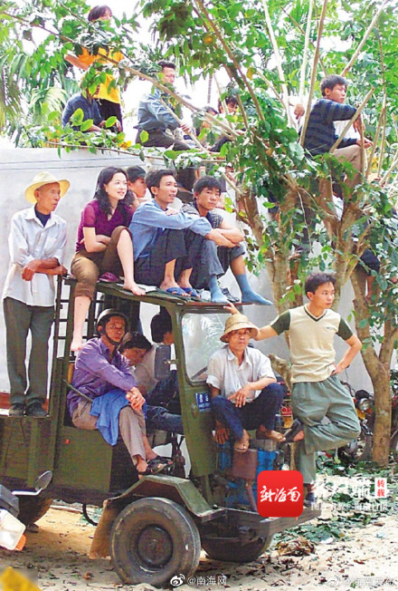 光脚扣杀、板凳打球……海南“村排”火了! 光脚扣杀、板凳打球……海南“村排”火了!