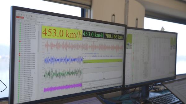 湄洲湾跨海大桥上,试验时速453公里! 湄洲湾跨海大桥上,试验时速453公里!