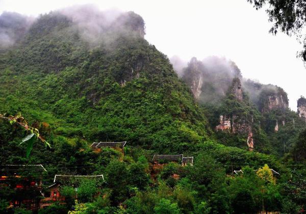 铁溪位于镇远县城北部约4公里处,吴敬梓笔下的《儒林外史》第四十三回