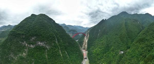 离地289米!西南地区最高拱桥合龙 离地289米!西南地区最高拱桥合龙