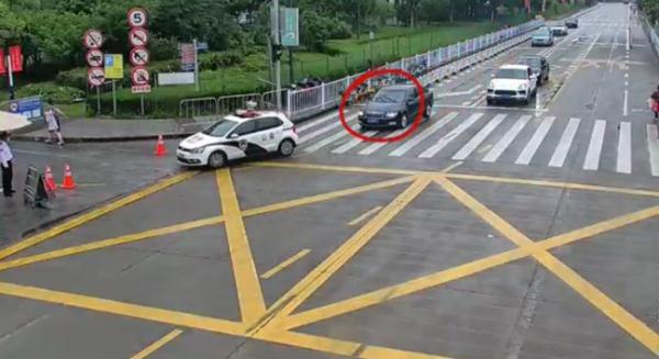 上海一男子颈部插着切割机血流不止，警车狂飙10分钟送医