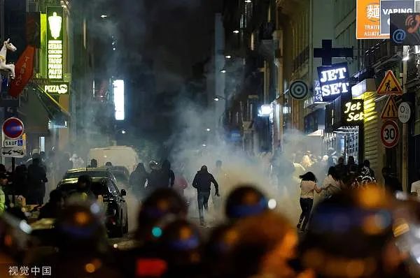 一夜逮捕1300多人，多数未成年，法国总统把矛头指向这两点