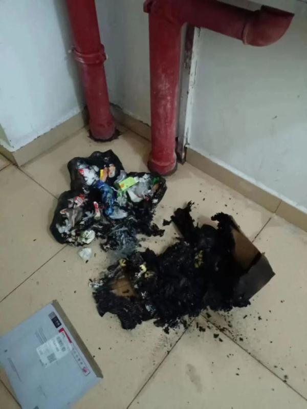 因为一个烟头,柳州一男子差点被拘留…… 因为一个烟头,柳州一男子差点被拘留……