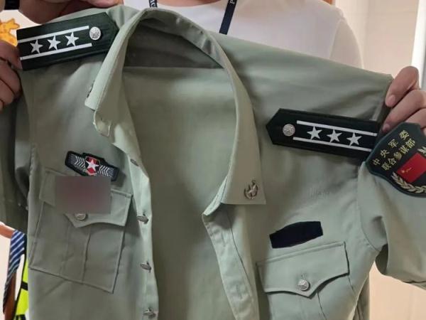 男子假冒“上校”开“军车”被上海警方刑拘