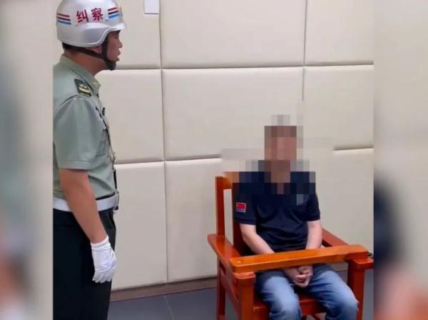 男子假冒“上校”开“军车”被上海警方刑拘