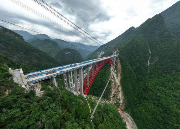 离地289米!西南地区最高拱桥合龙 离地289米!西南地区最高拱桥合龙