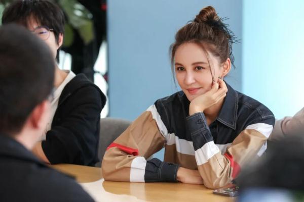 袁弘张歆艺与00后夫妻畅聊“仪式感”，刘畊宏王婉霏为金婚父母置办婚服