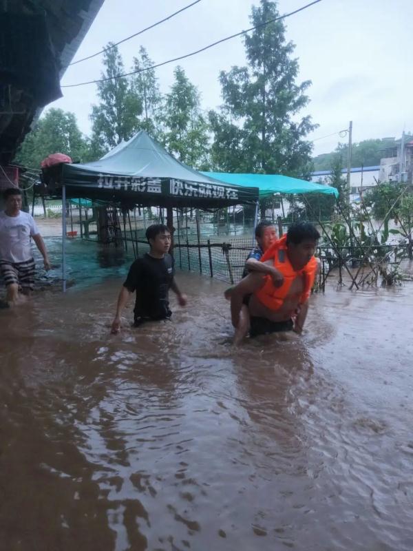 暴雨预警继续！四川已转移避险31901人，多地最新情况→