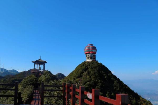 坐着高铁看凉都丨这条“避暑高铁”，带你驶进19°C的夏天