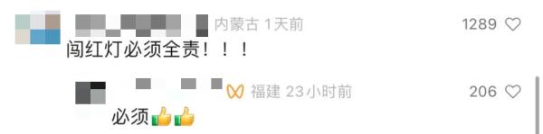男子骑电瓶车闯红灯被跑车撞飞负全责 还要承担数十万车损！