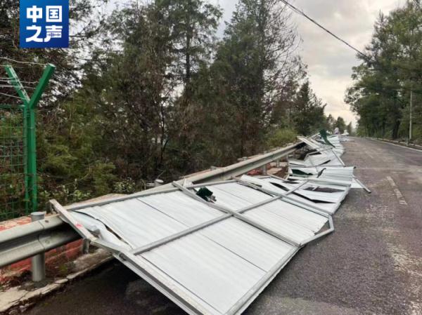 自然景观“不能远望”？围挡瀑布的两处景区已整改